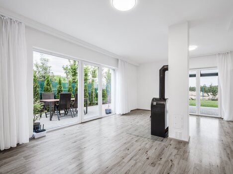 Byt 4+kk 95 m², zahrada 234 m², 2 stání