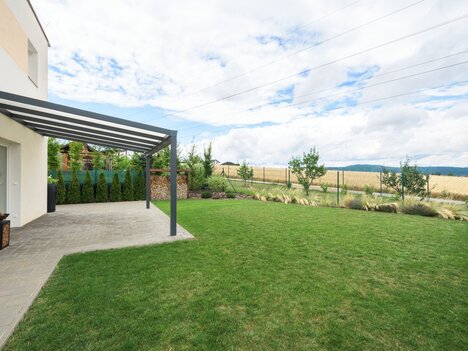 Byt 4+kk 95 m², zahrada 234 m², 2 stání